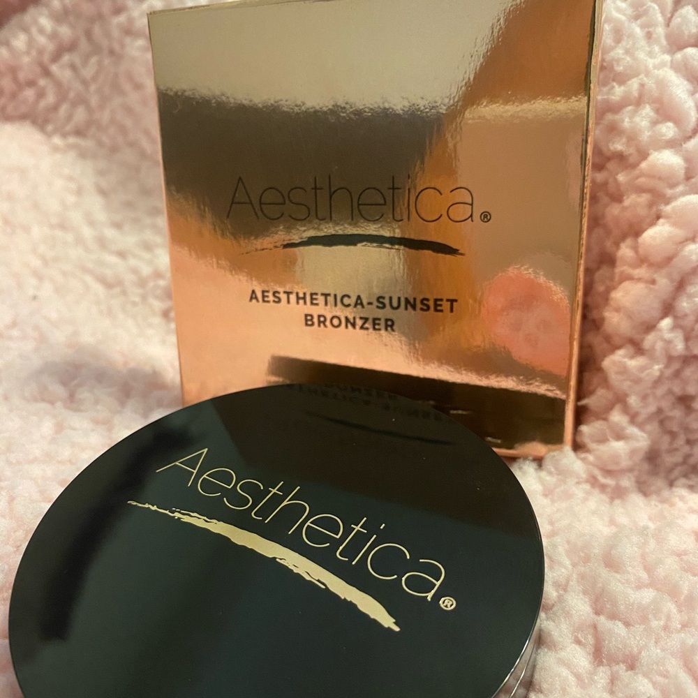 Bronzer - Picture 2 of 2